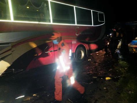 Bandırma-Karacabey လမ်းပေါ်တွင် ယာဉ်တိုက်မှု ၁ ဦး သေဆုံးကာ ၁ ဦး ဒဏ်ရာရ Ajans Manisa